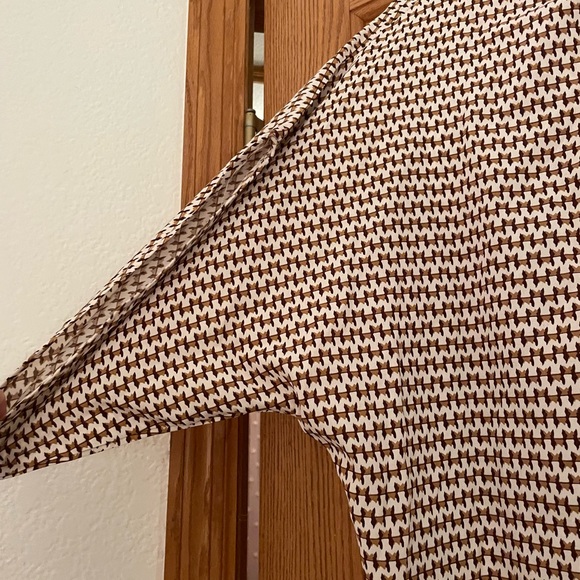 SHEIN Allover Print Split Sleeve Mock Neck Blouse - Picture 4 of 5